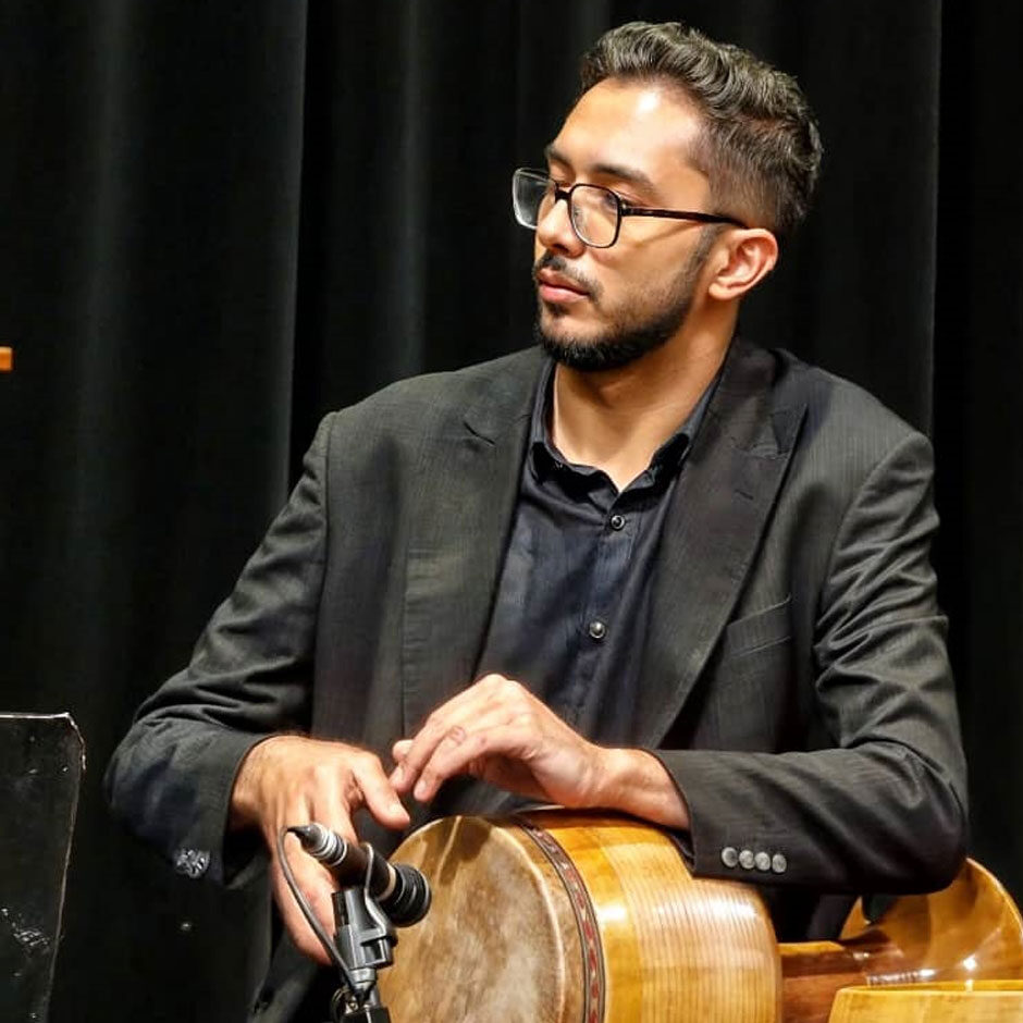amirsaman-mardi-playing-an-iranian-music-instrument-on-stage